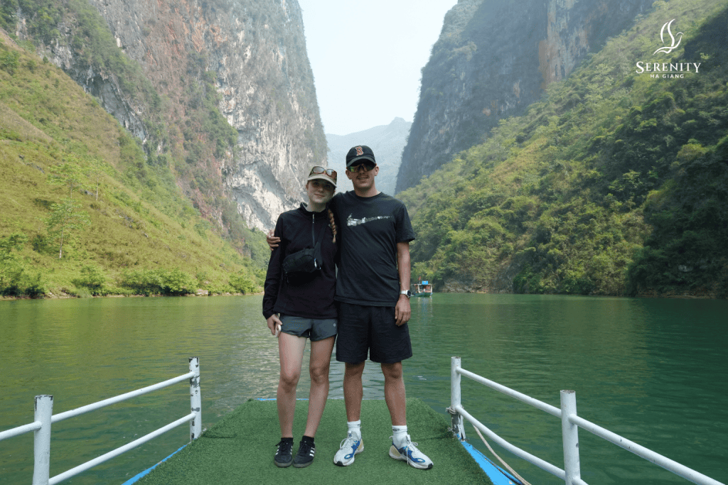 tour ha giang nho que river