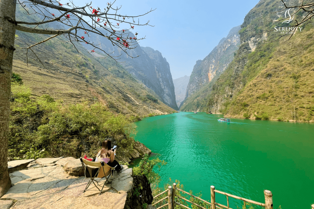 tour ha giang nho que river